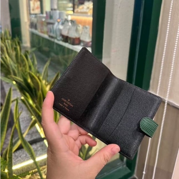 Louis Vuitton Green Epi phone book card holder **RARE** - Picture 2 of 16